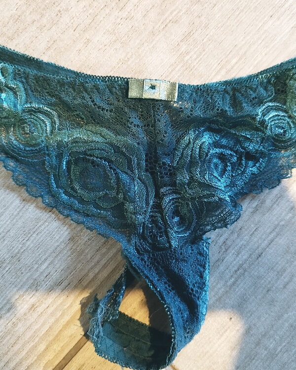 String vert en dentelle