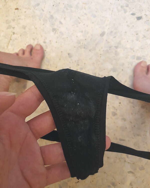 String porté 1 jour minimum + masturbation