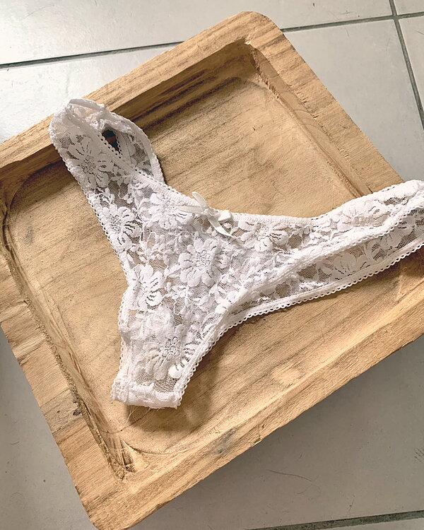 String dentelle blanc