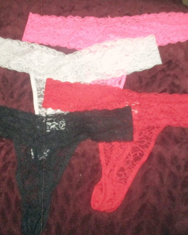 string dentelle taille 42 ( couleur au choix )