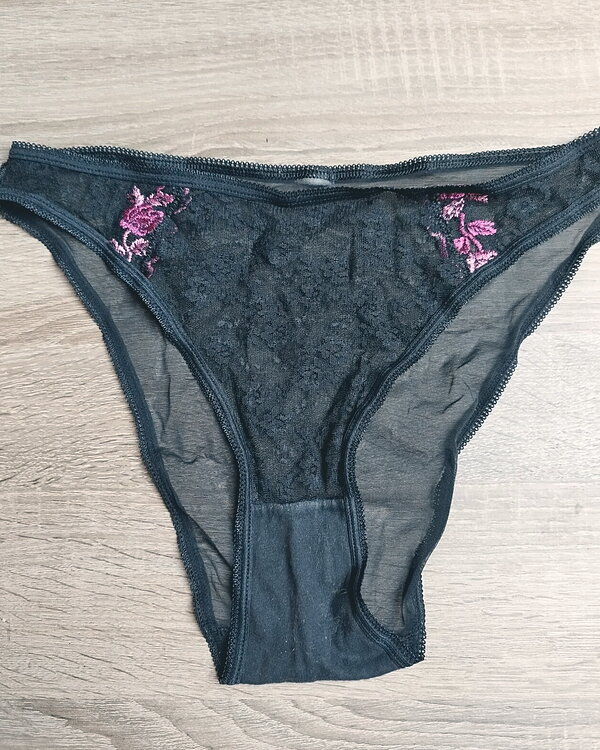 Mon tanga transparent souillés 😉