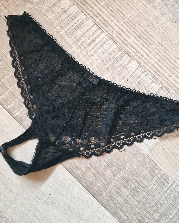 String dentelle