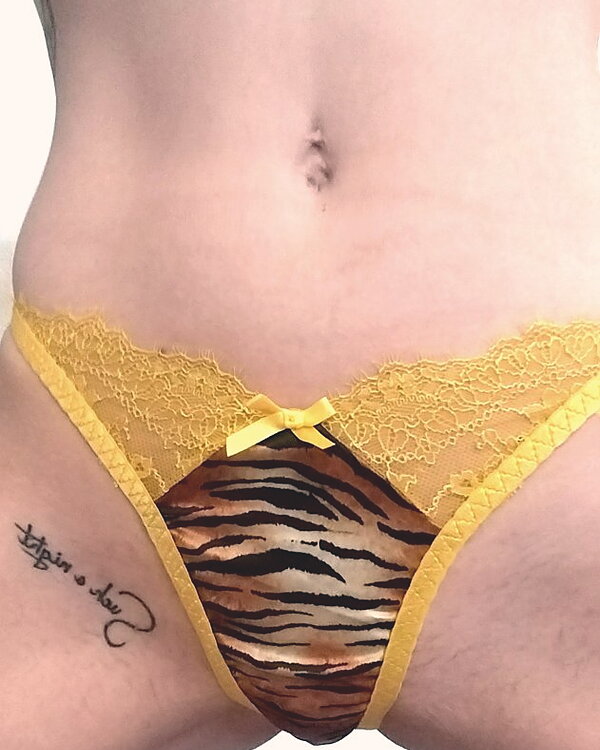 *VENDU* String jaune à motif