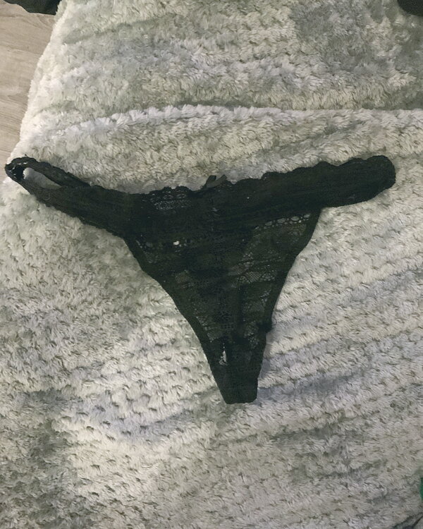 String dentelle noir