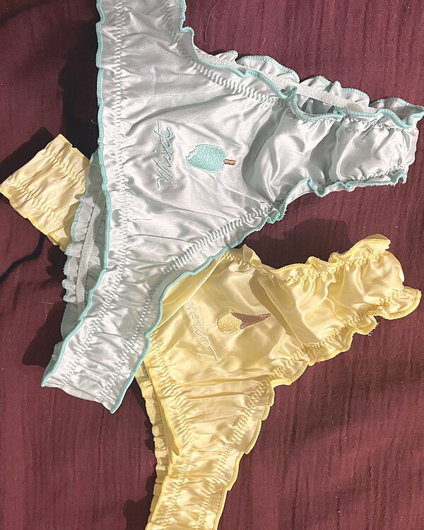 Mes doux strings en satin ♥️