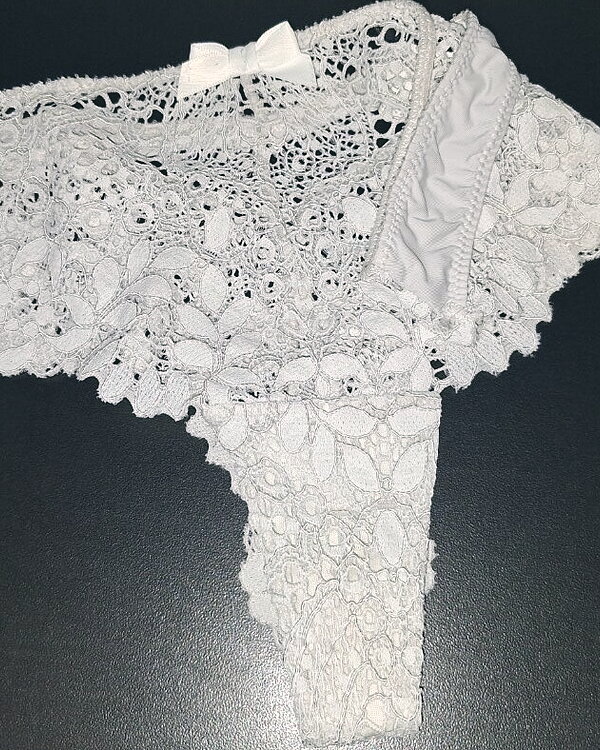 String dentelle blanc